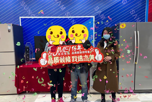 业主说在后期的颜色搭配中，，，，，，，，还需要我们多多思索和配合，，，，，，，，颜色的整体思量以及在装修中的细节思量！那我们旺财28装饰想在这里说关于后期中每一个小问题，，，，，，，，我们都将汇报给业主的。。。。。。。我们现在看到整体的效果，，，，，，，，很是喜欢，，，，，，，，我和我先生喜欢这样的简约要素，，，，，，，，很是好，，，，，，，，线条的美...